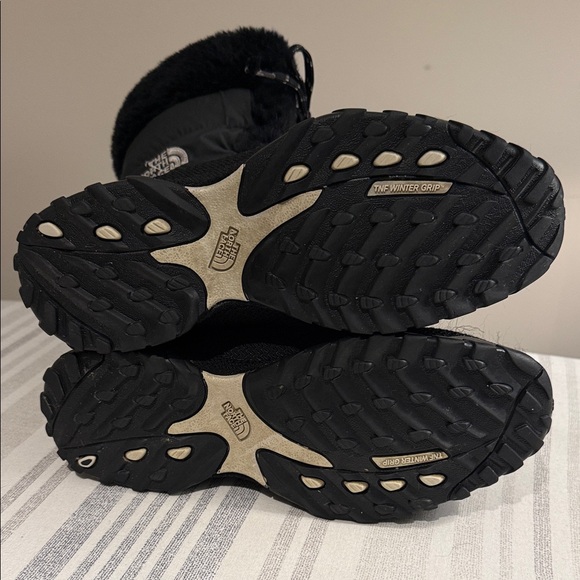 The North Face Black Insulated Boots - Picture 4 of 7
